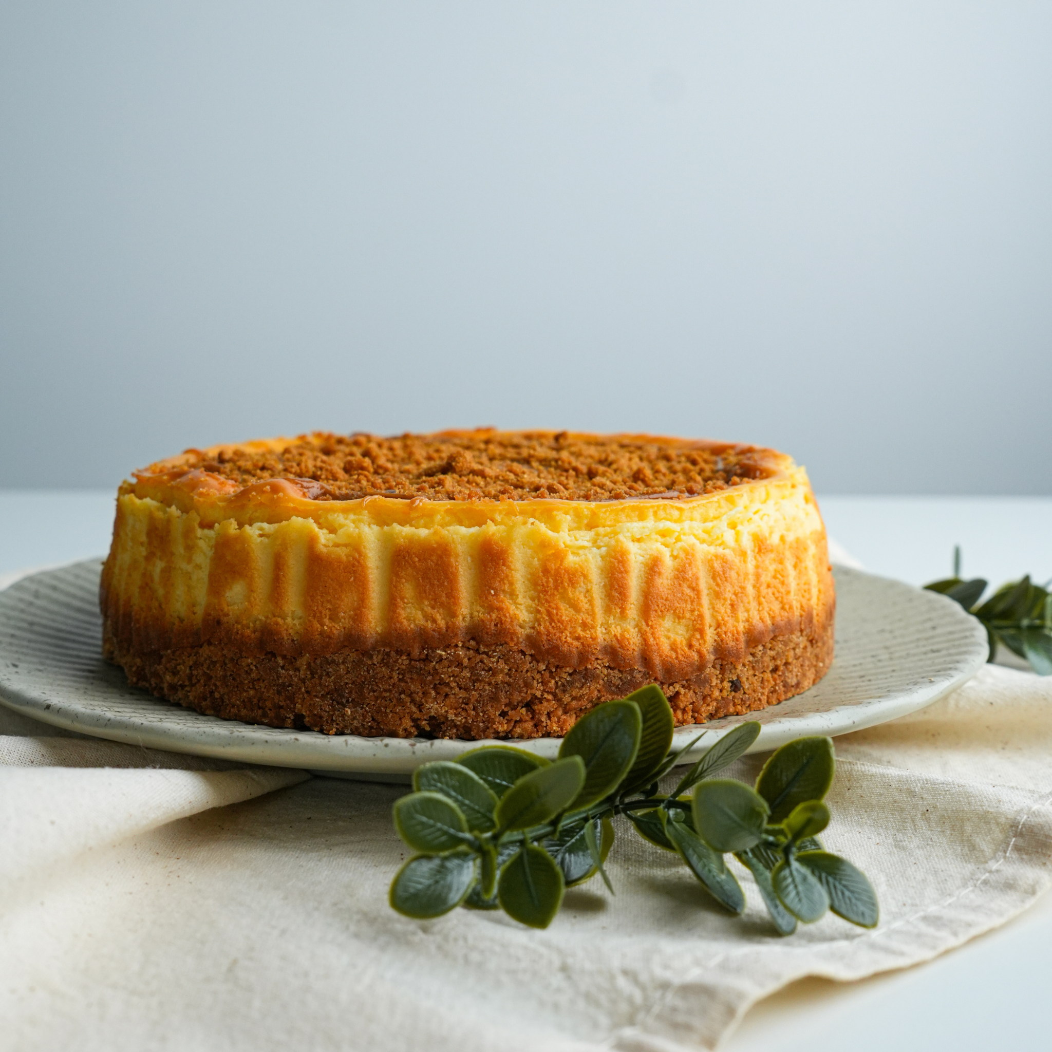 Tortas SŪRIO su karamelizuotų sausainių kremu - Image 2