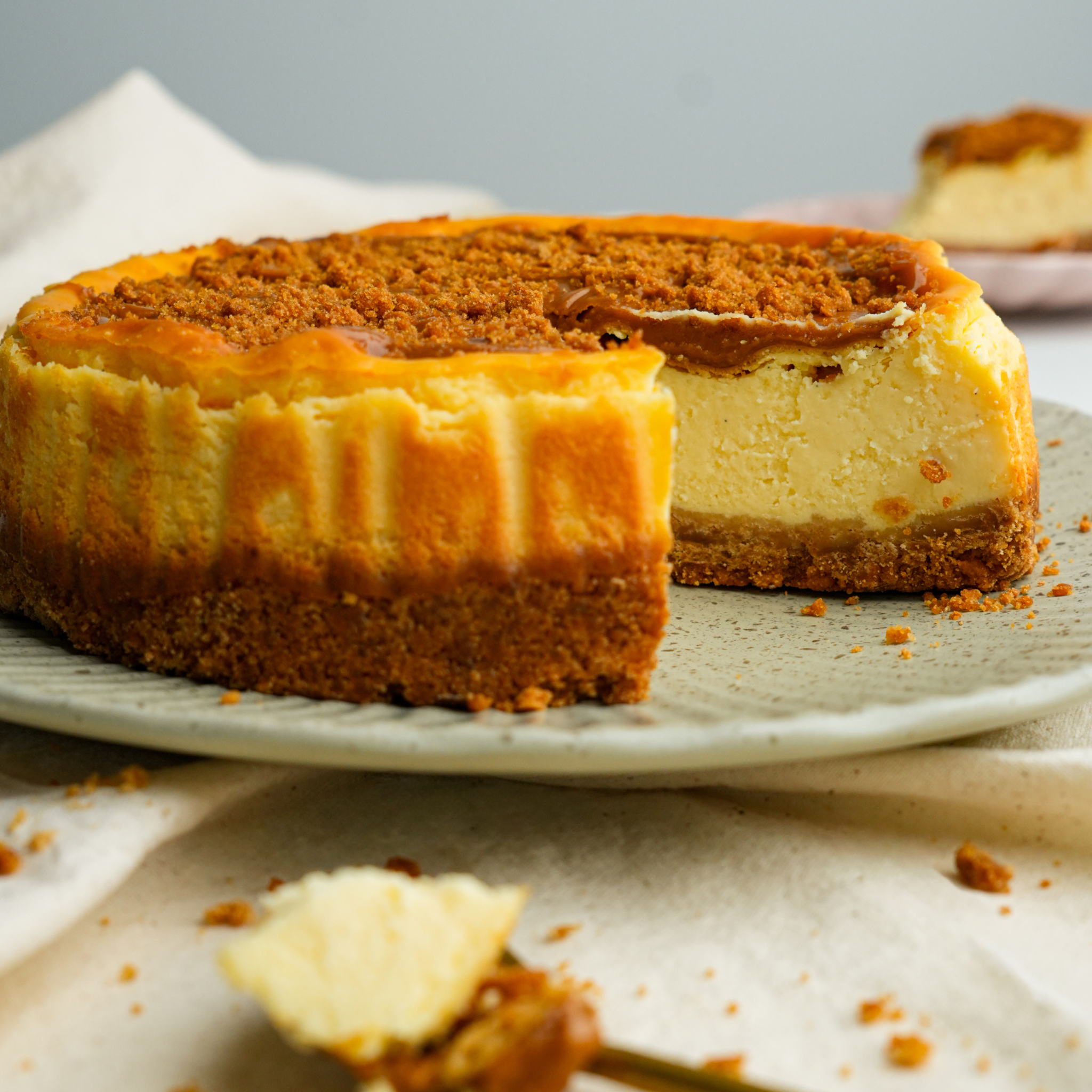 Tortas SŪRIO su karamelizuotų sausainių kremu - Image 3